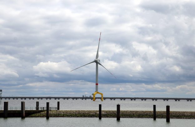 DOE Approves Nation's First Freshwater Offshore Wind Farm in Ohio, Proposes Funding